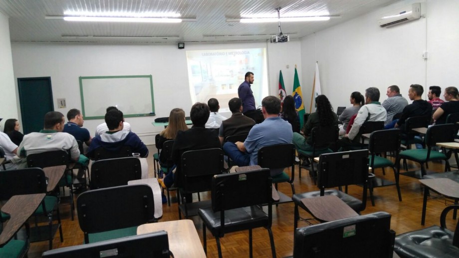 Apresentação técnica no auditório