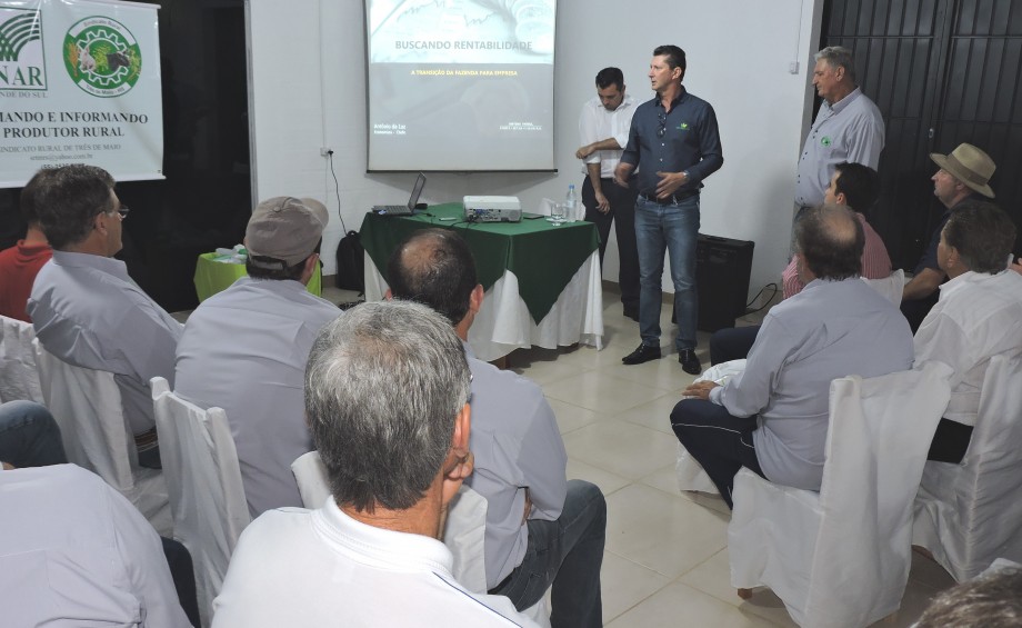 Silceu Dalberto -Presidente da COTRIMAIO - na abertura da palestra